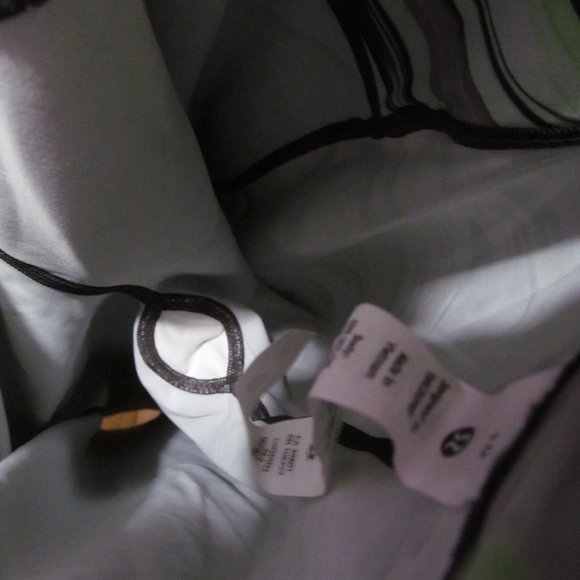 LULULEMON Swift Speed High Rise Tight 28" Paint Glide Warp Size 10 NWT - Picture 16 of 16